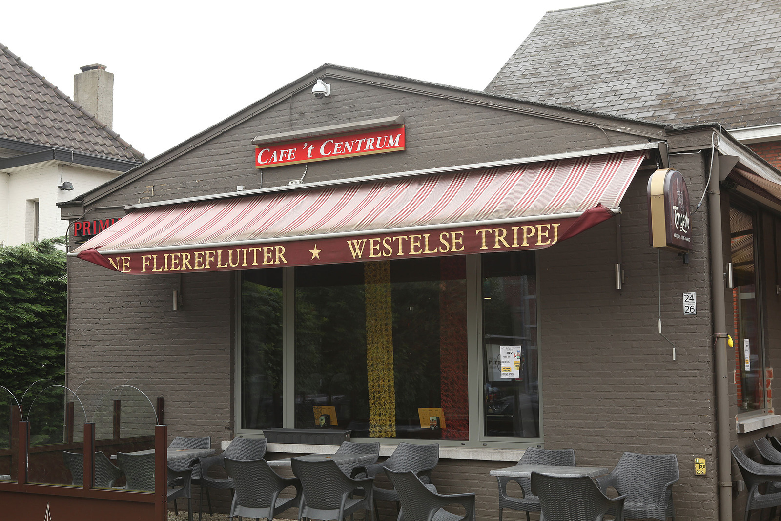 Op ons terras is het goed vertoeven in de zomer